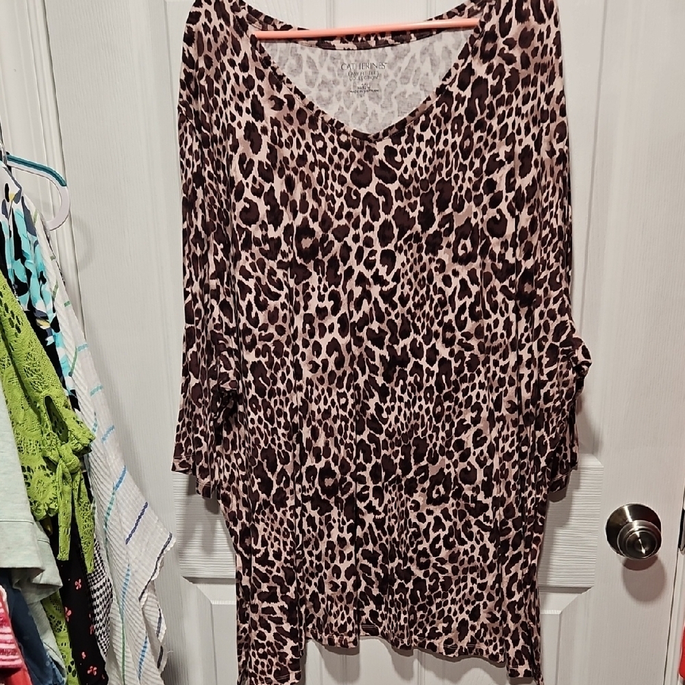 Catherines Neutral Leopard-Print V-Neck Easy Fit Tee